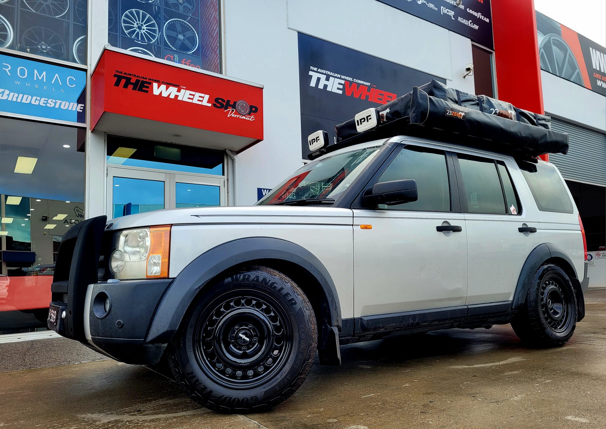 LANDROVER WITH ROTIFORM WHEELS |  | LAND ROVER 